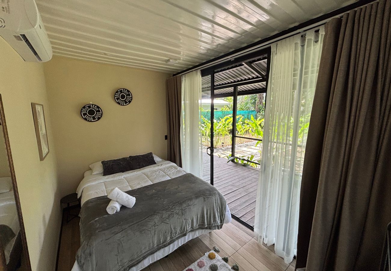 Bungalow in Talamanca - Nalu Punta Uva Lodge 5 min Walk to beach