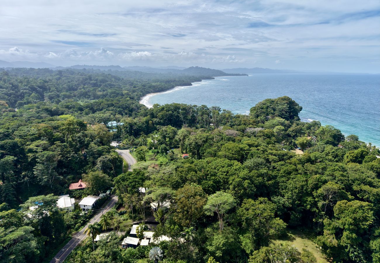 Bungalow in Talamanca - Nalu Punta Uva Lodge 5 min Walk to beach