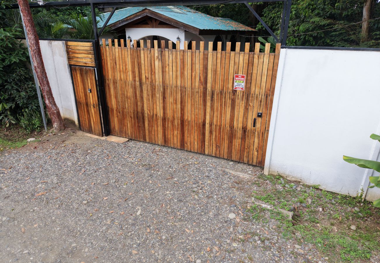 House in Puerto Viejo - Ola Playa Negra