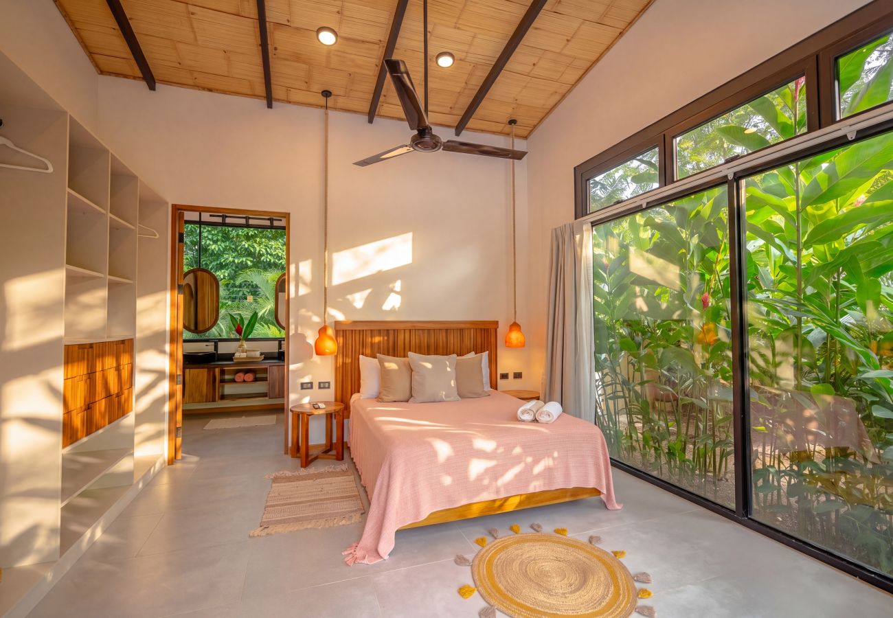Villa in Puerto Viejo - Villa Yakole– Spacious Tropical Retreat