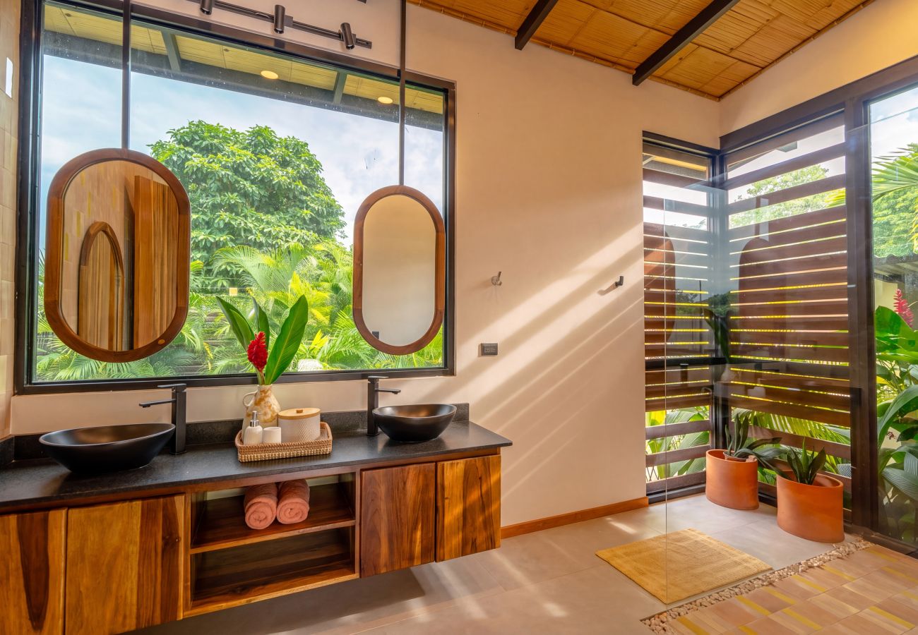 Villa in Puerto Viejo - Villa Yakole– Spacious Tropical Retreat