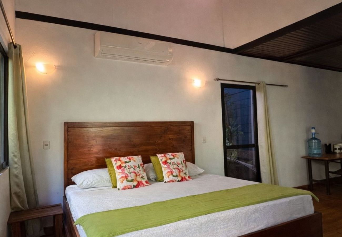 Villa in Puerto Viejo - Casa Coquita Pool House