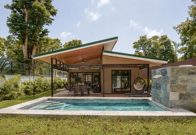 House in Puerto Viejo - Casa Árbol - Jungle Home AC + Fiber WiFi Walk to Playa Negra