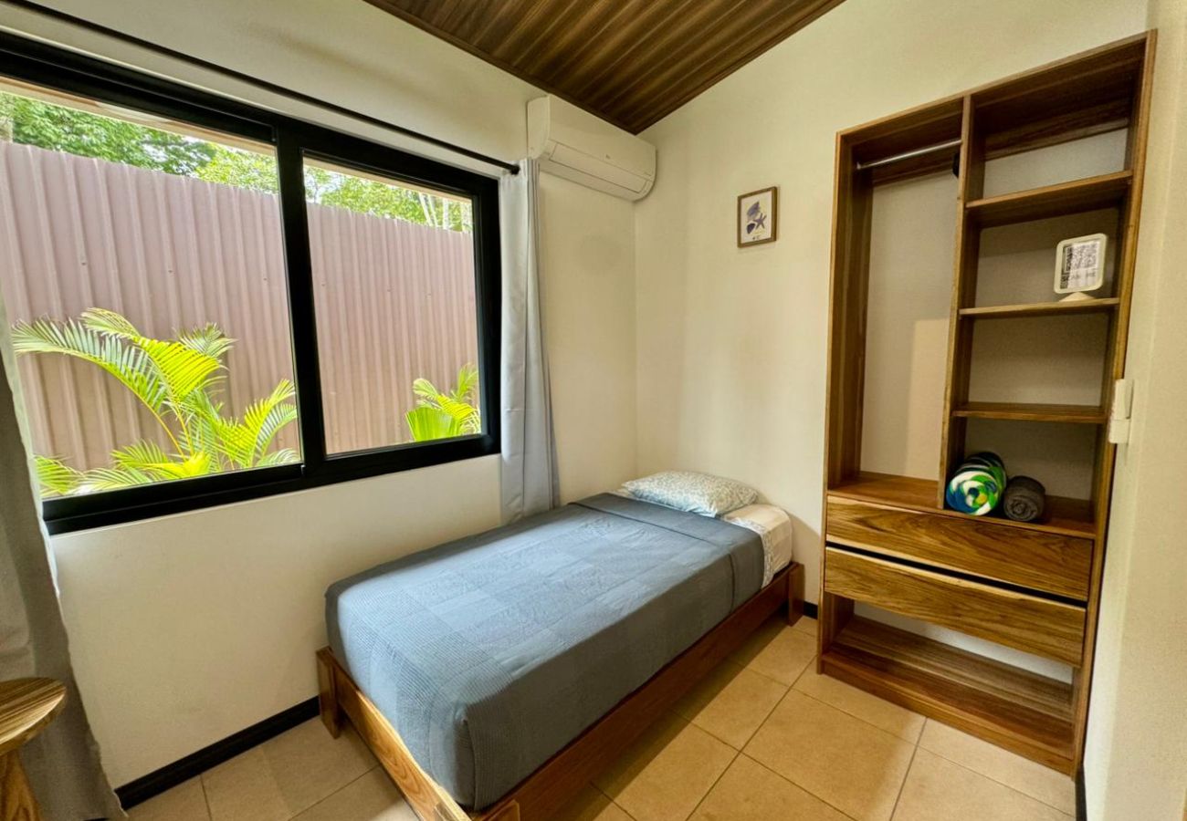 House in Puerto Viejo - Casa Árbol - Jungle Home AC + Fiber WiFi Walk to Playa Negra