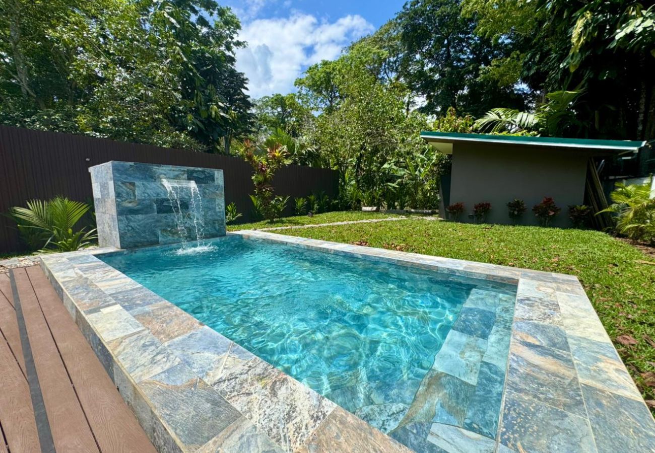 House in Puerto Viejo - Casa Árbol - Jungle Home AC + Fiber WiFi Walk to Playa Negra