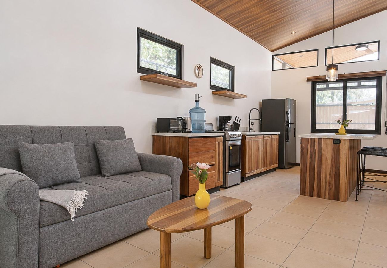 House in Puerto Viejo - Casa Árbol - Jungle Home AC + Fiber WiFi Walk to Playa Negra