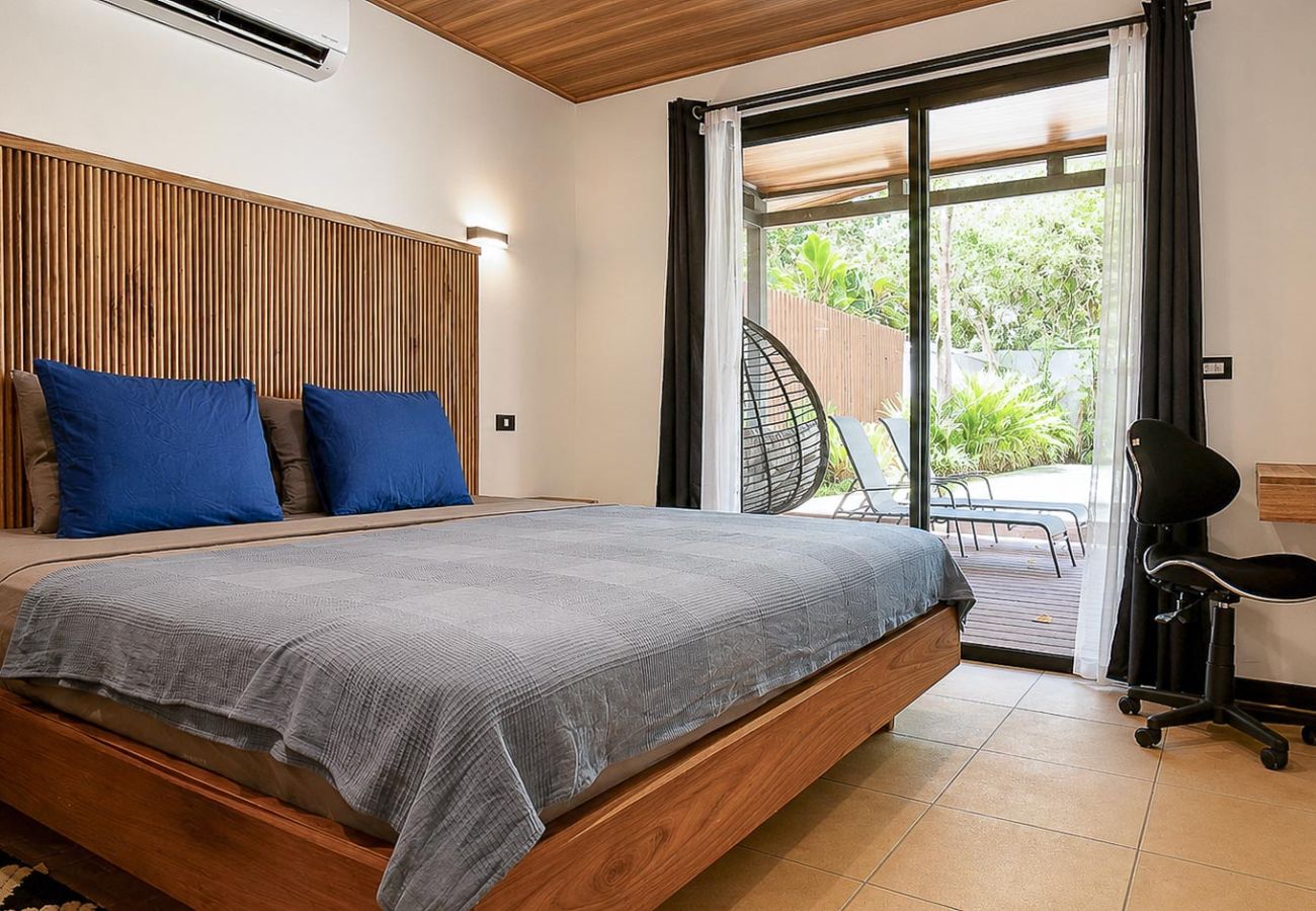 House in Puerto Viejo - Casa Árbol - Jungle Home AC + Fiber WiFi Walk to Playa Negra
