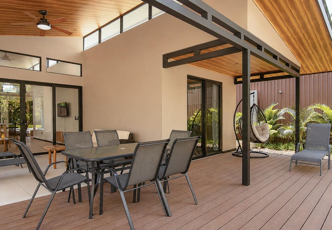 House in Puerto Viejo - Casa Árbol - Jungle Home AC + Fiber WiFi Walk to Playa Negra