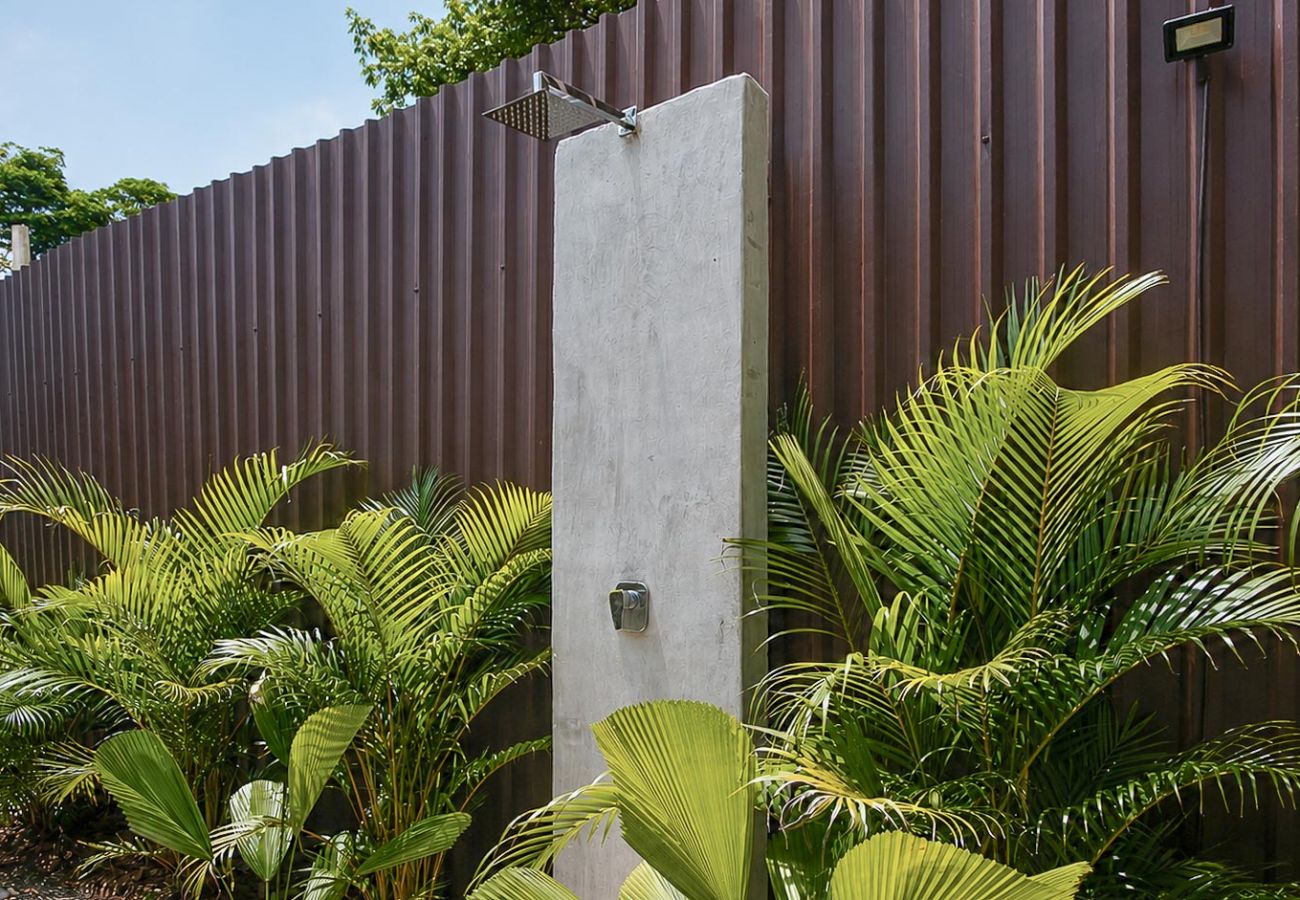 House in Puerto Viejo - Casa Árbol - Jungle Home AC + Fiber WiFi Walk to Playa Negra