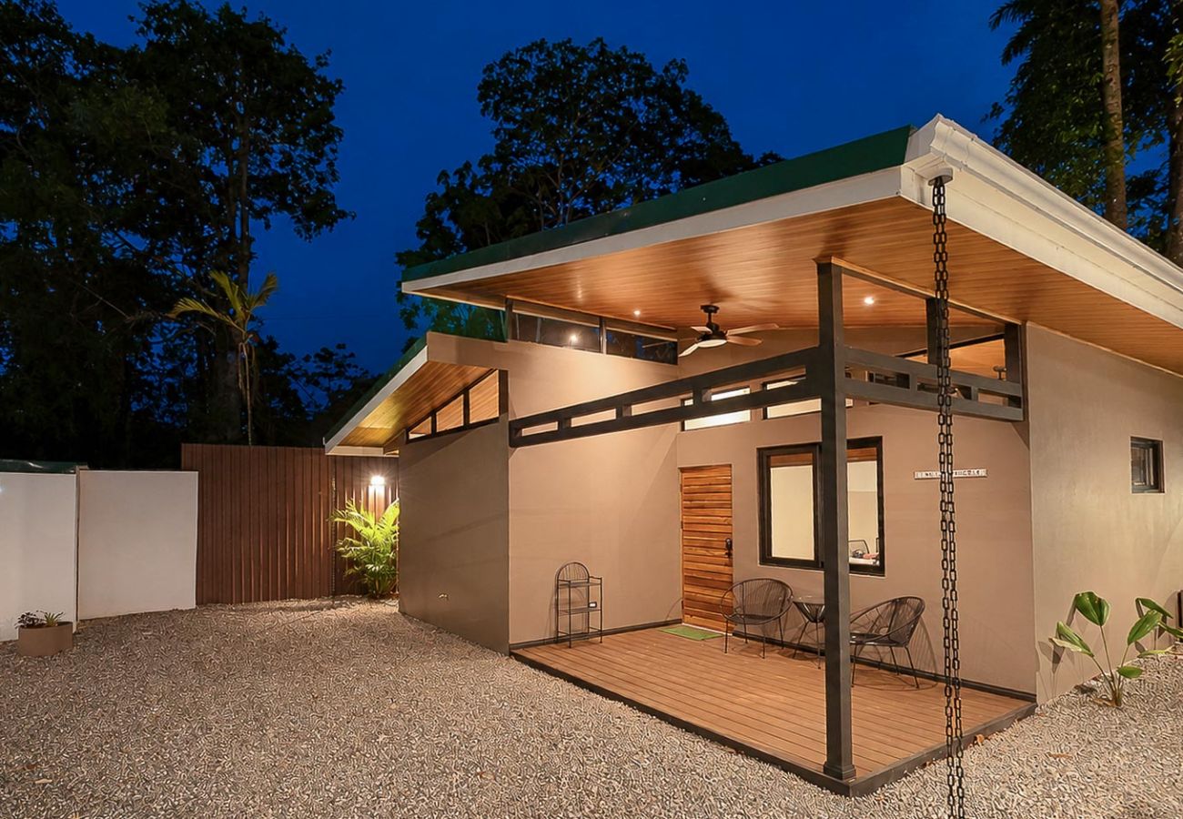 House in Puerto Viejo - Casa Árbol - Jungle Home AC + Fiber WiFi Walk to Playa Negra