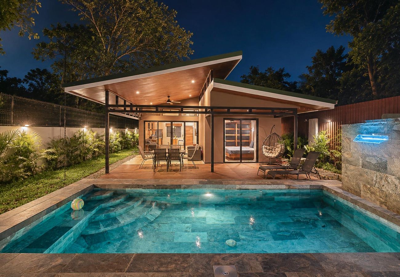 House in Puerto Viejo - Casa Árbol - Jungle Home AC + Fiber WiFi Walk to Playa Negra