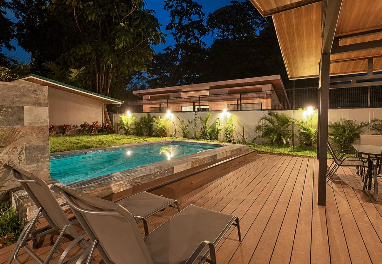 House in Puerto Viejo - Casa Árbol - Jungle Home AC + Fiber WiFi Walk to Playa Negra